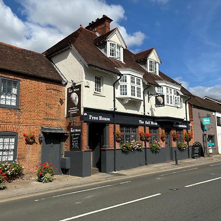 The Half Moon Inn Woking Buitenkant foto