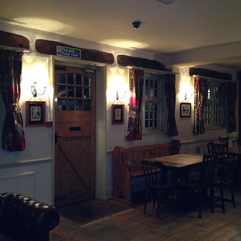 The Half Moon Inn Woking Buitenkant foto