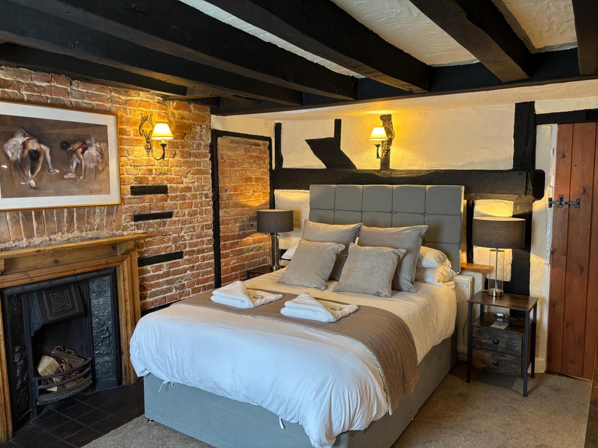 The Half Moon Inn Woking Buitenkant foto