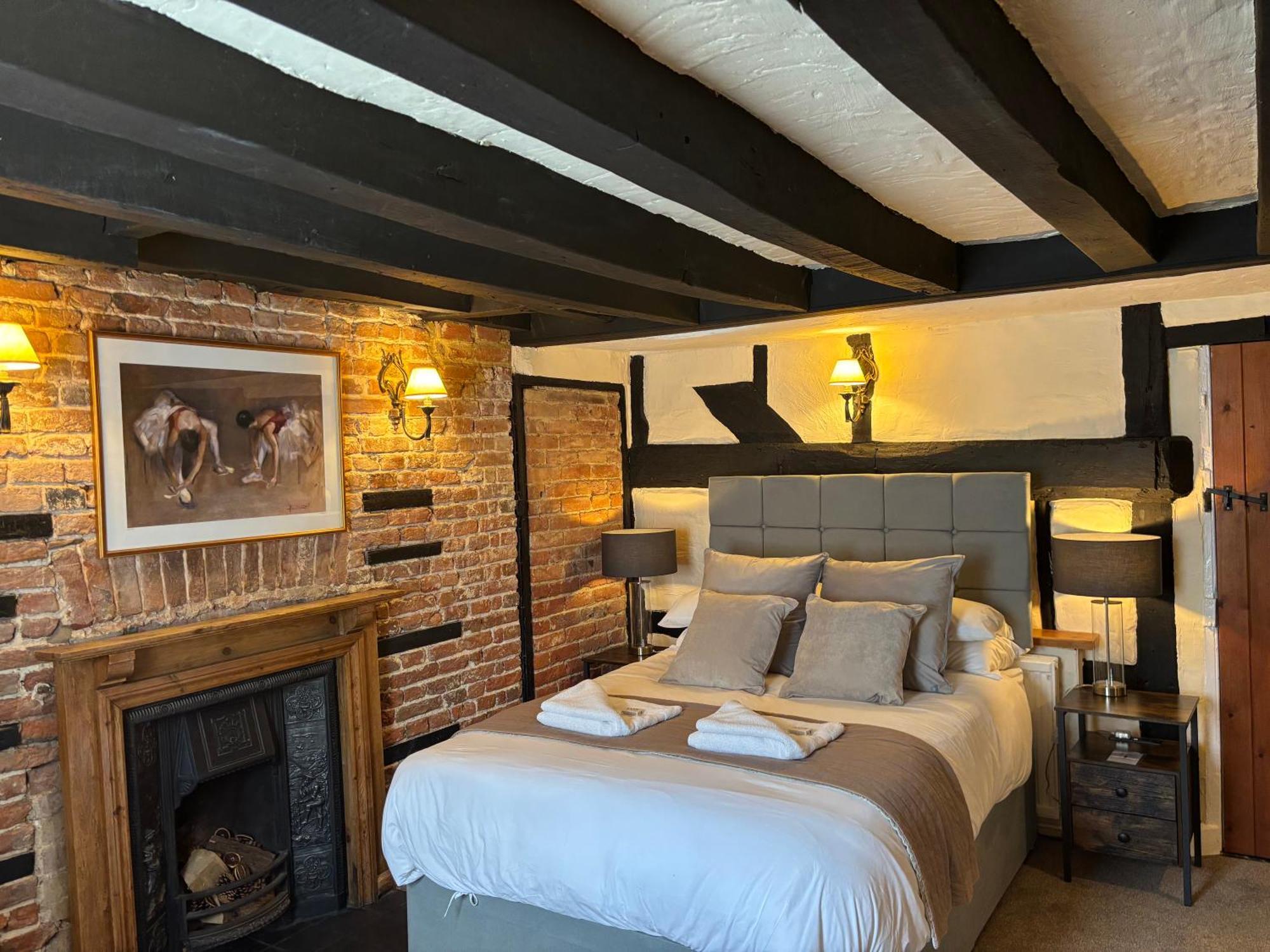 The Half Moon Inn Woking Buitenkant foto