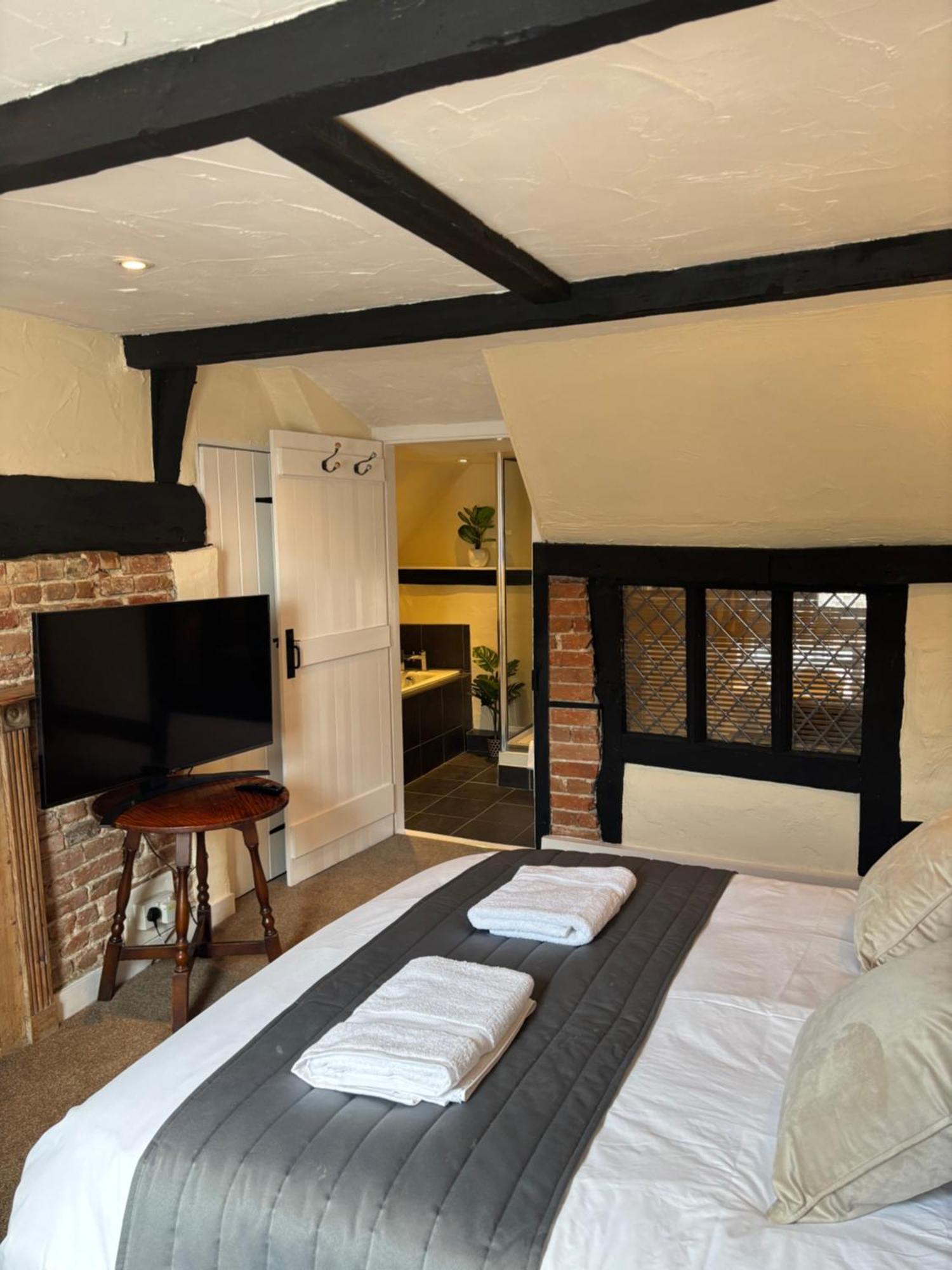 The Half Moon Inn Woking Buitenkant foto