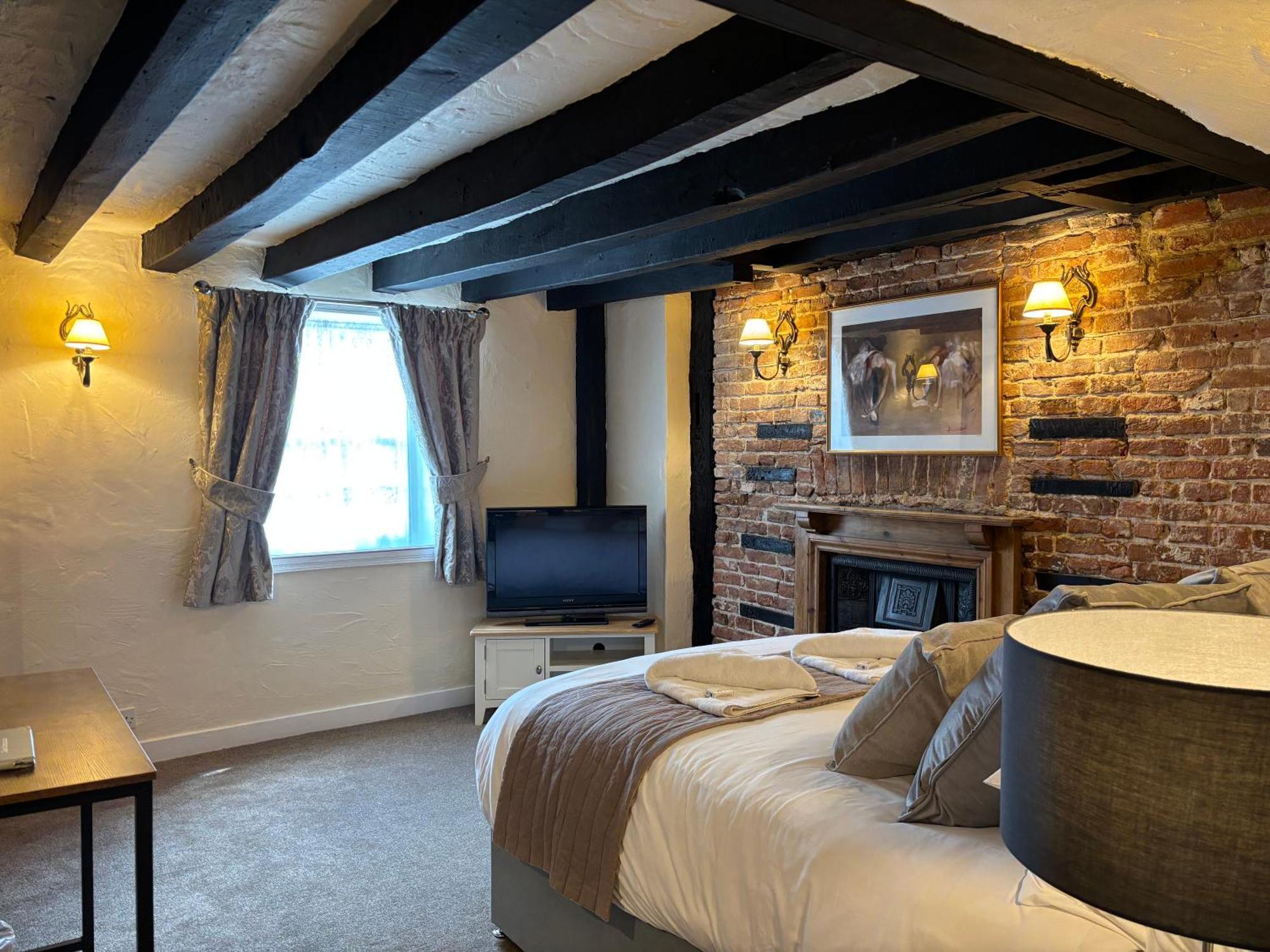 The Half Moon Inn Woking Buitenkant foto